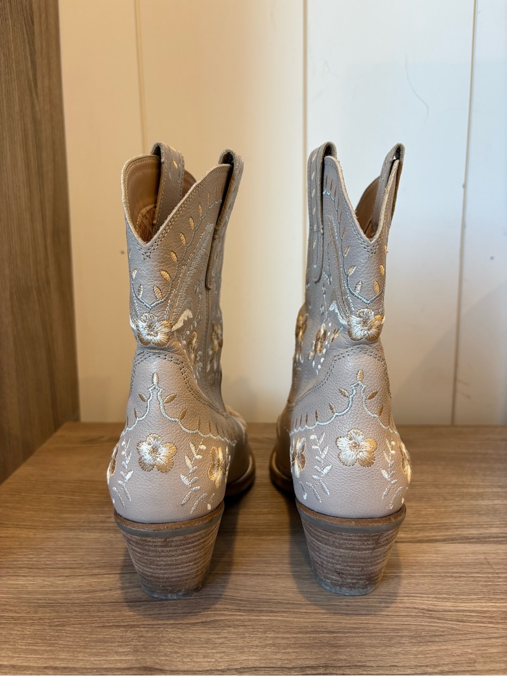 Dingo Primrose Western Booties, snip toe Embroidered Beige and Gold - Picture 3 of 11